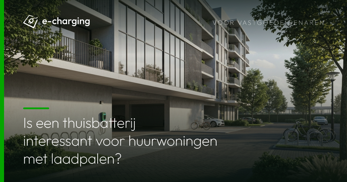 Laadpalen bij huurwoningen van een woningcorporatie op een parkeerterrein naast een appartementengebouw