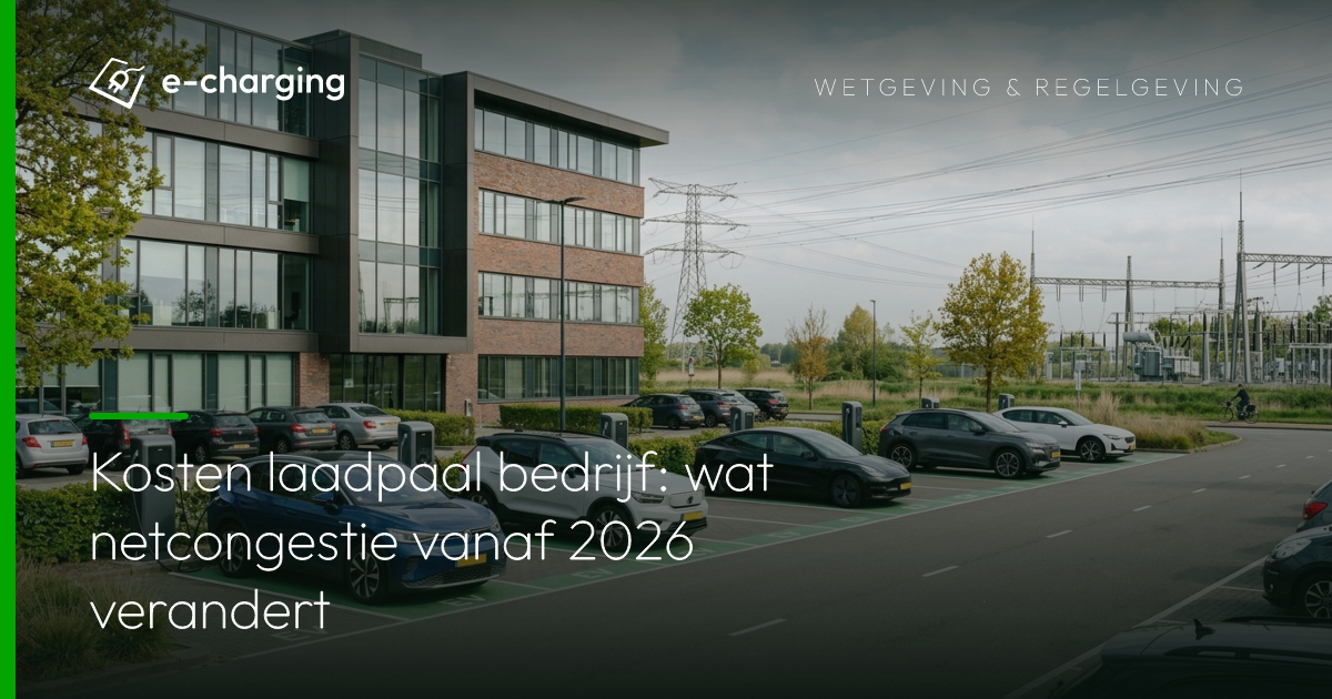 Laadpalen op bedrijfsparkeerplaats bij kantoorpand met elektrische auto's, in de context van kosten laadpaal voor bedrijven en netcongestie