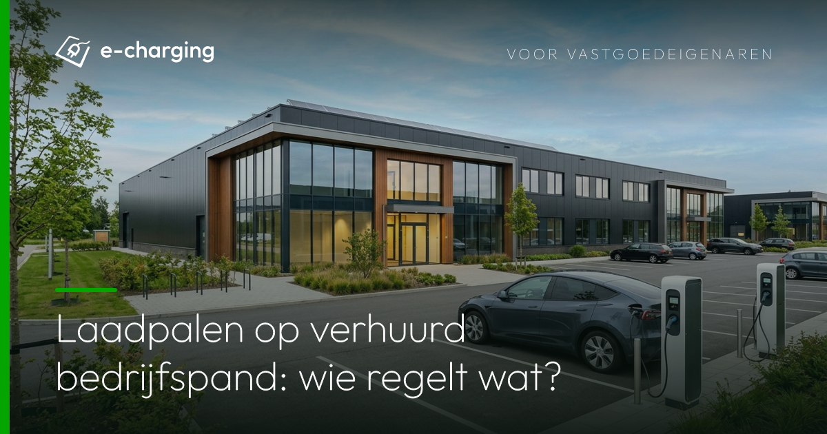 Laadpalen op parkeerterrein bij verhuurd bedrijfspand voor elektrisch laden van bedrijfsauto's