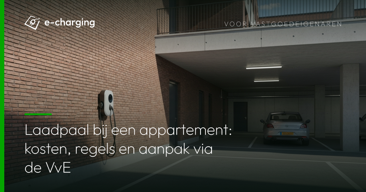 Laadpaal bij appartement in overdekte parkeergarage met opladende elektrische auto